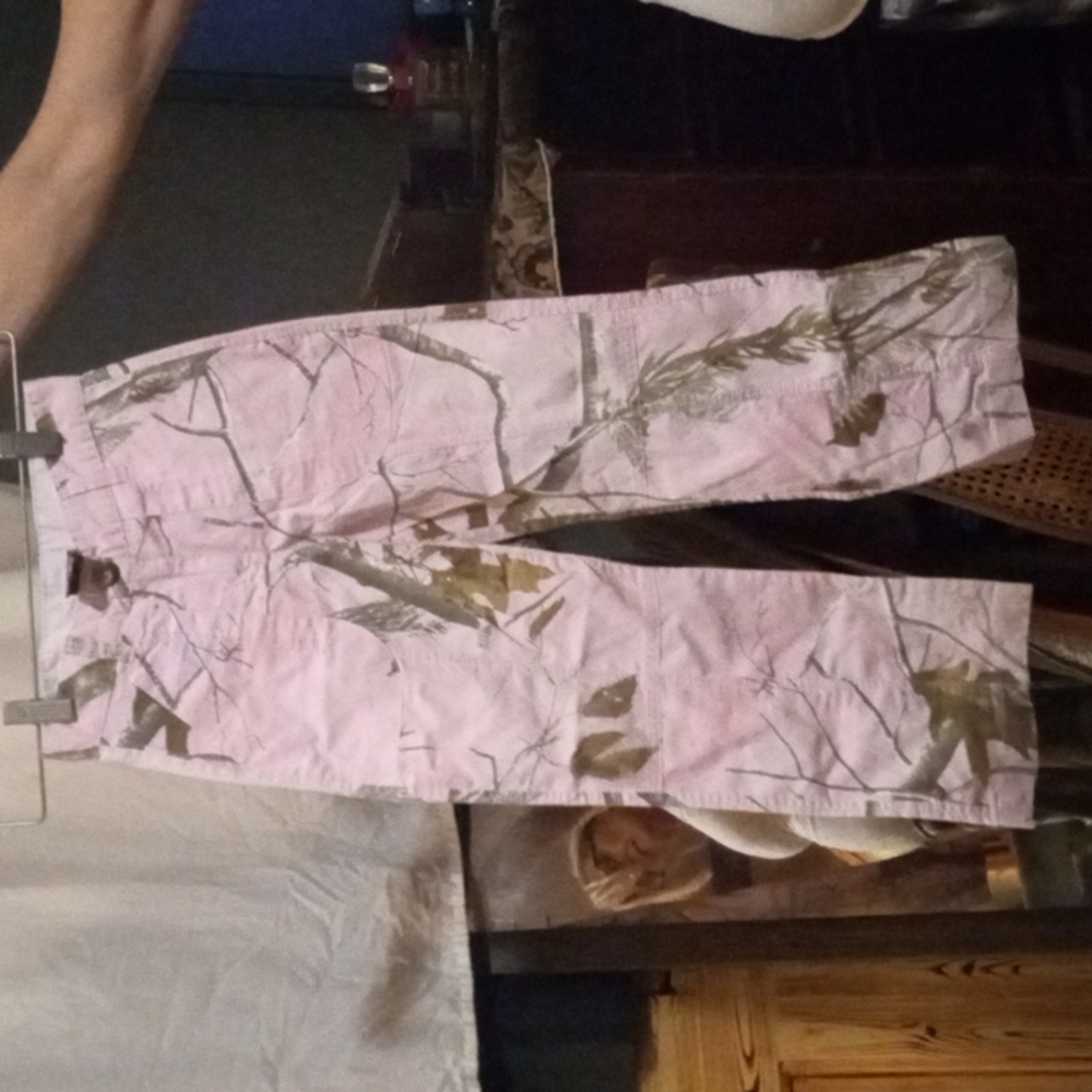 Girls Pink camo pants